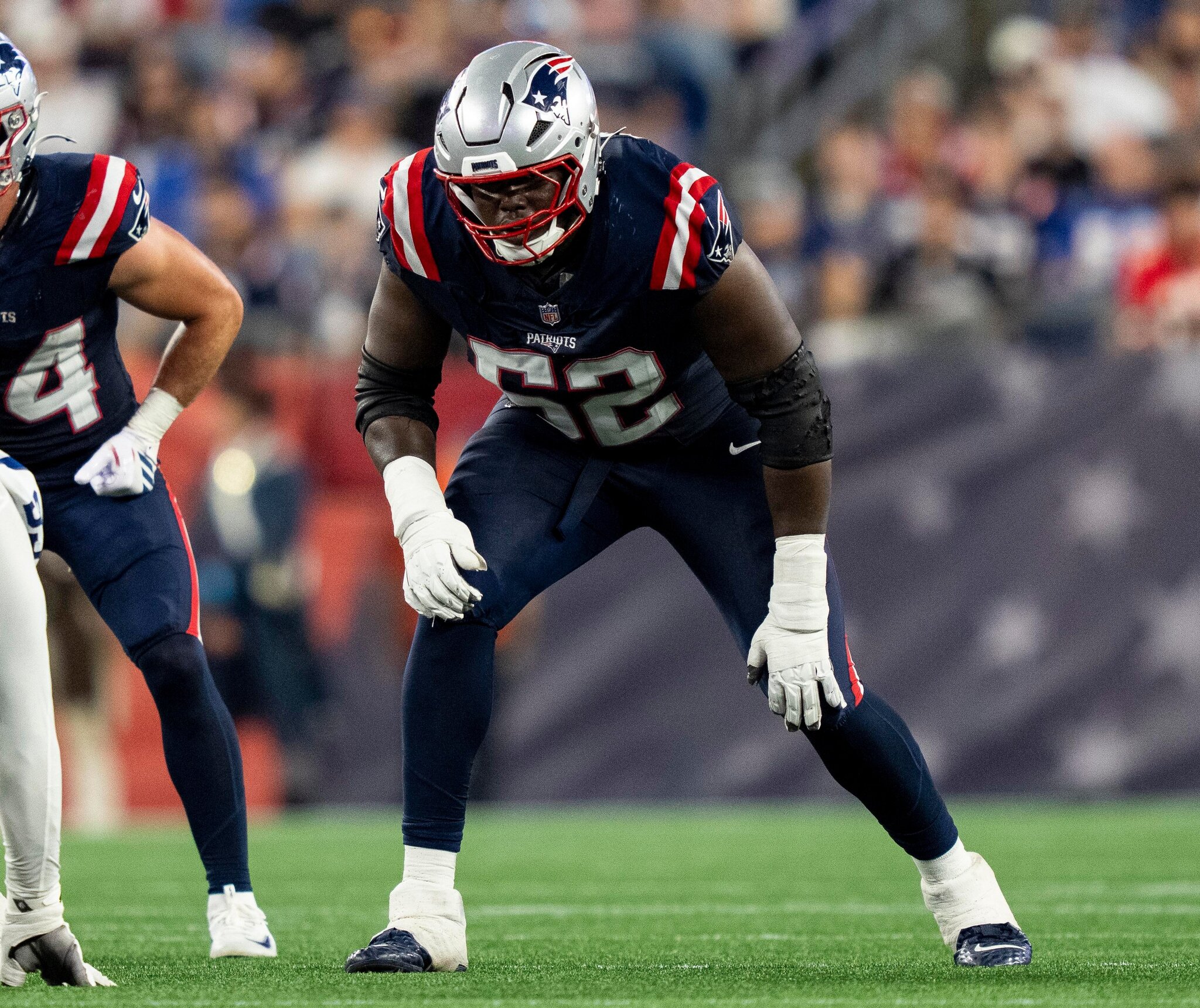 Patriots lose another O-lineman to injury against Eagles