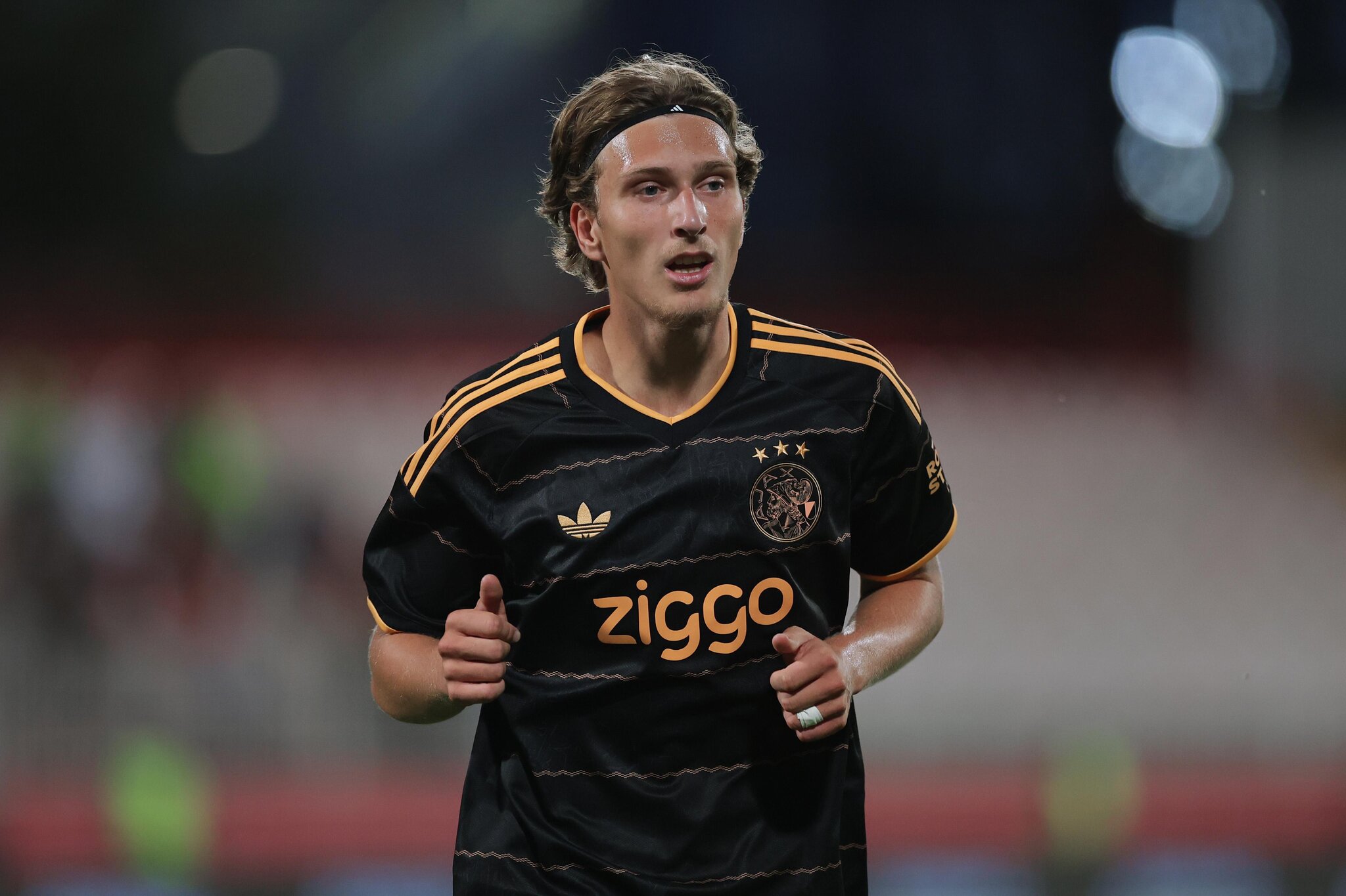 PSG submits formal bids on Ajax’s for Mika Godts, Parma’s Zion Suzuki