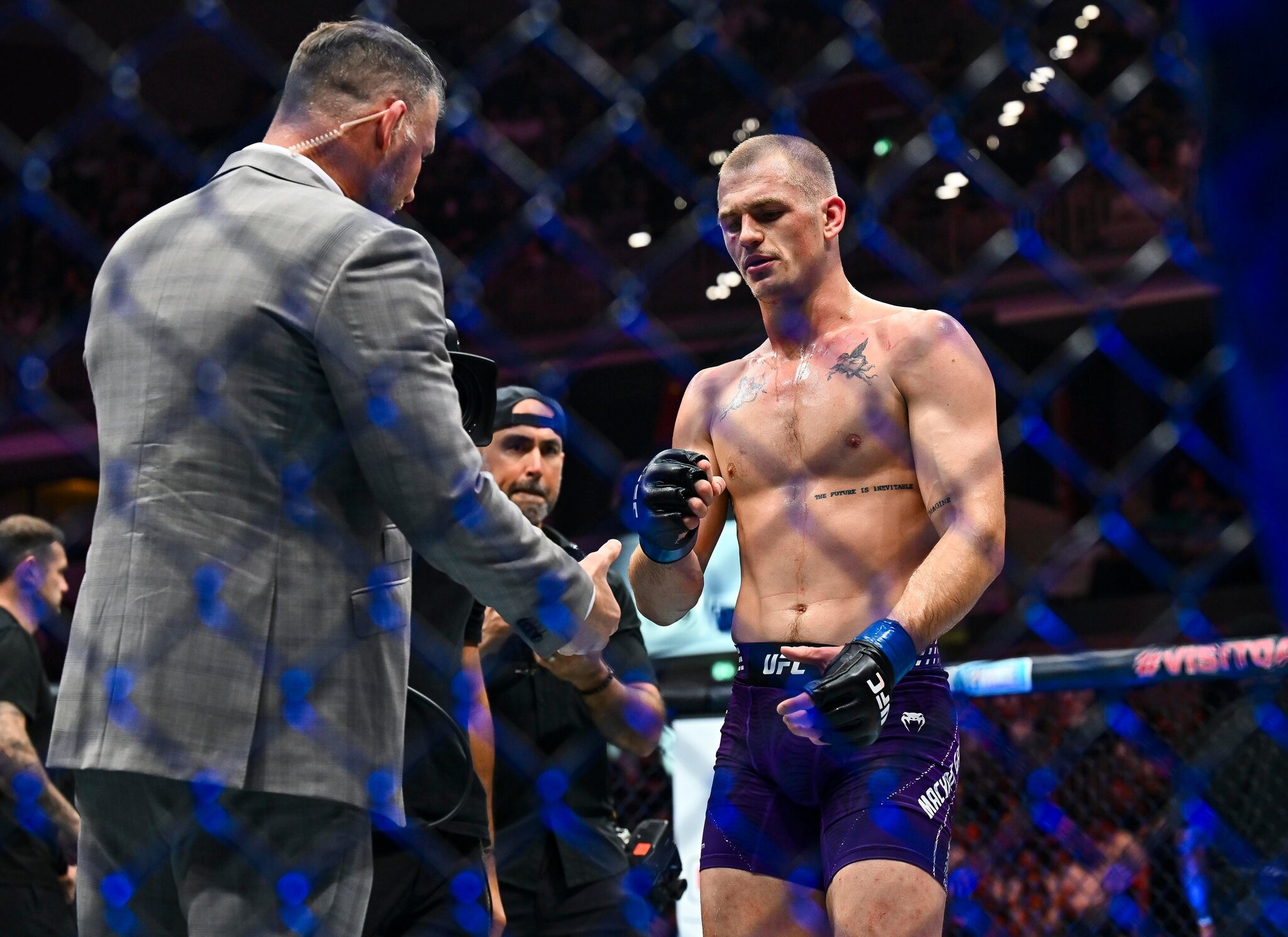 UFC 330’s best betting props, parlays and picks