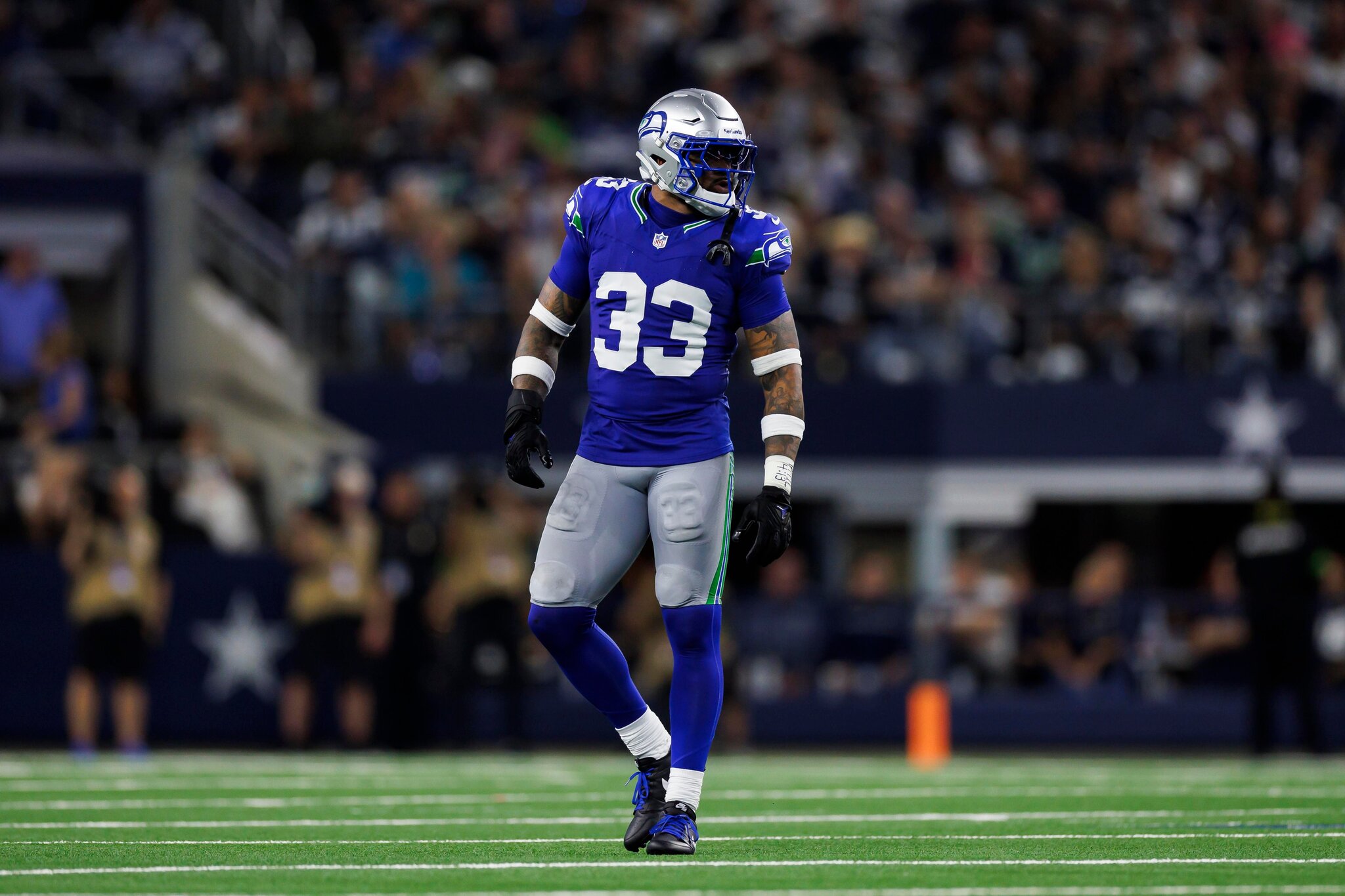 Ex-Seahawks safety Jamal Adams injured 12 snaps into Vikings debut, done for year