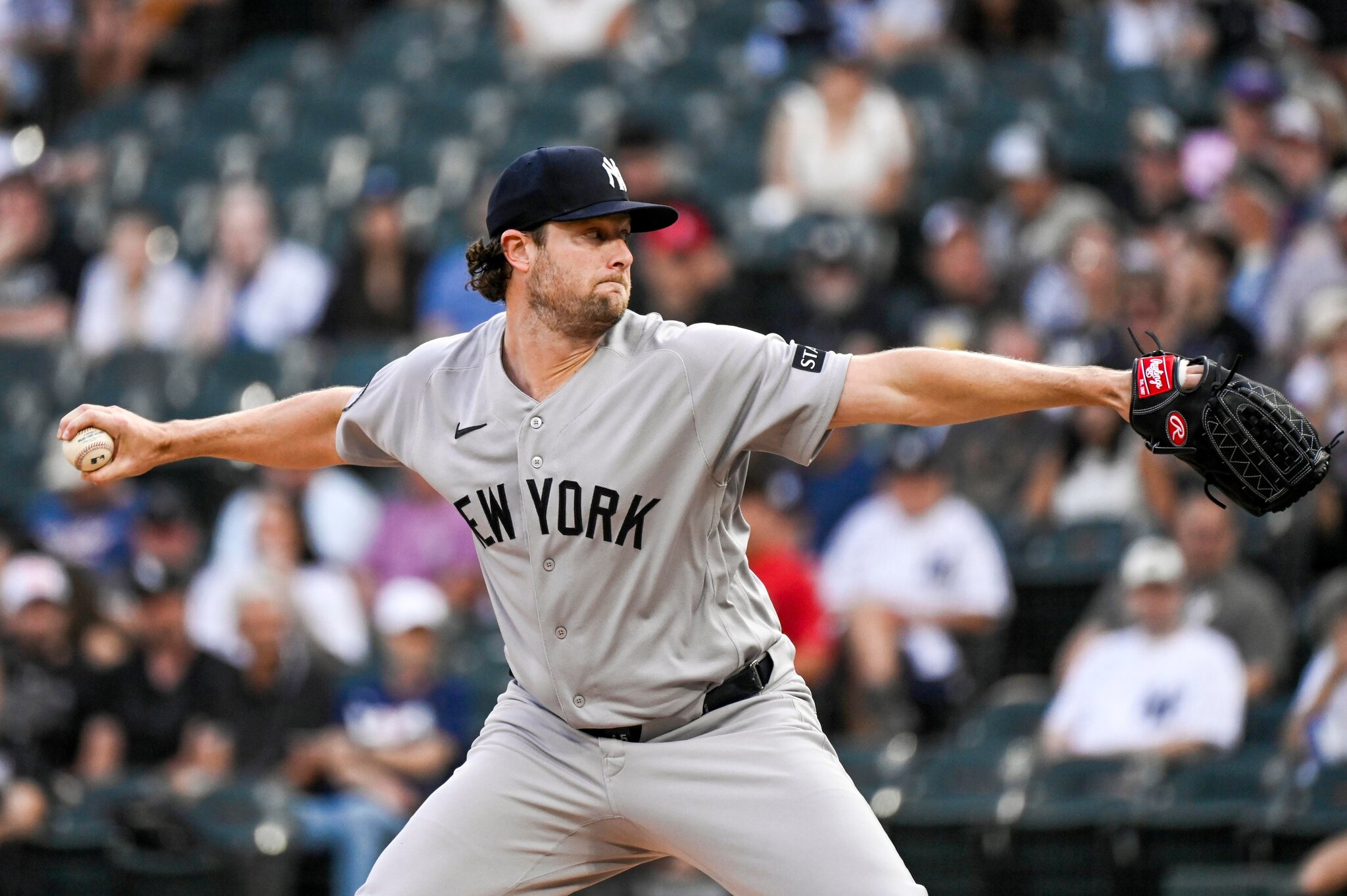 Cole shines on mound, Yankees withstand late scare to defeat White Sox