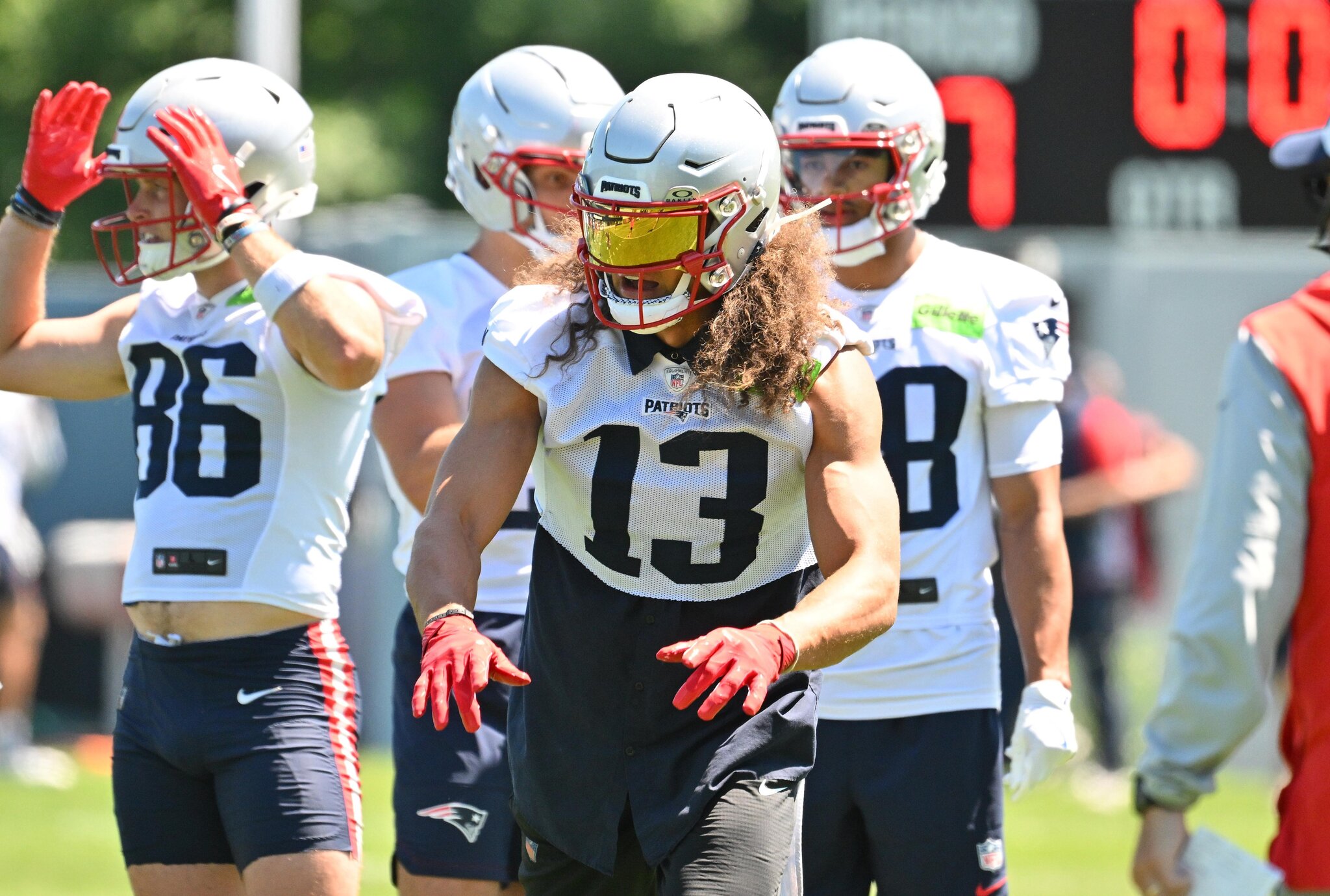 Mack Hollins embracing fierce competition in Patriots’ wide receiver room