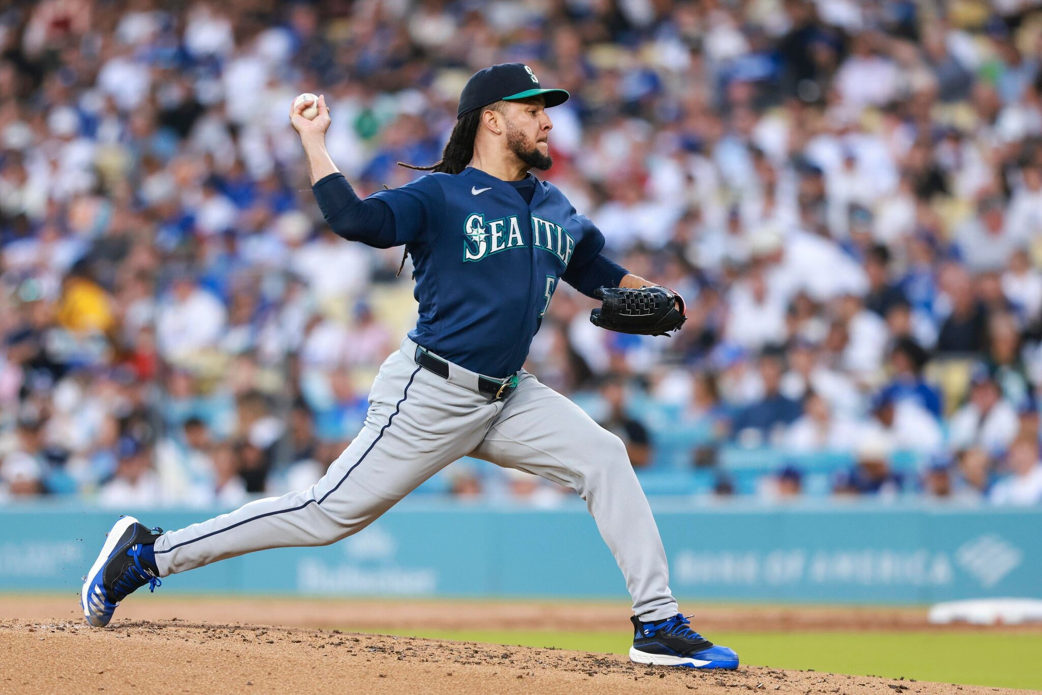 White Sox acquire Luis Castillo in deadline deal