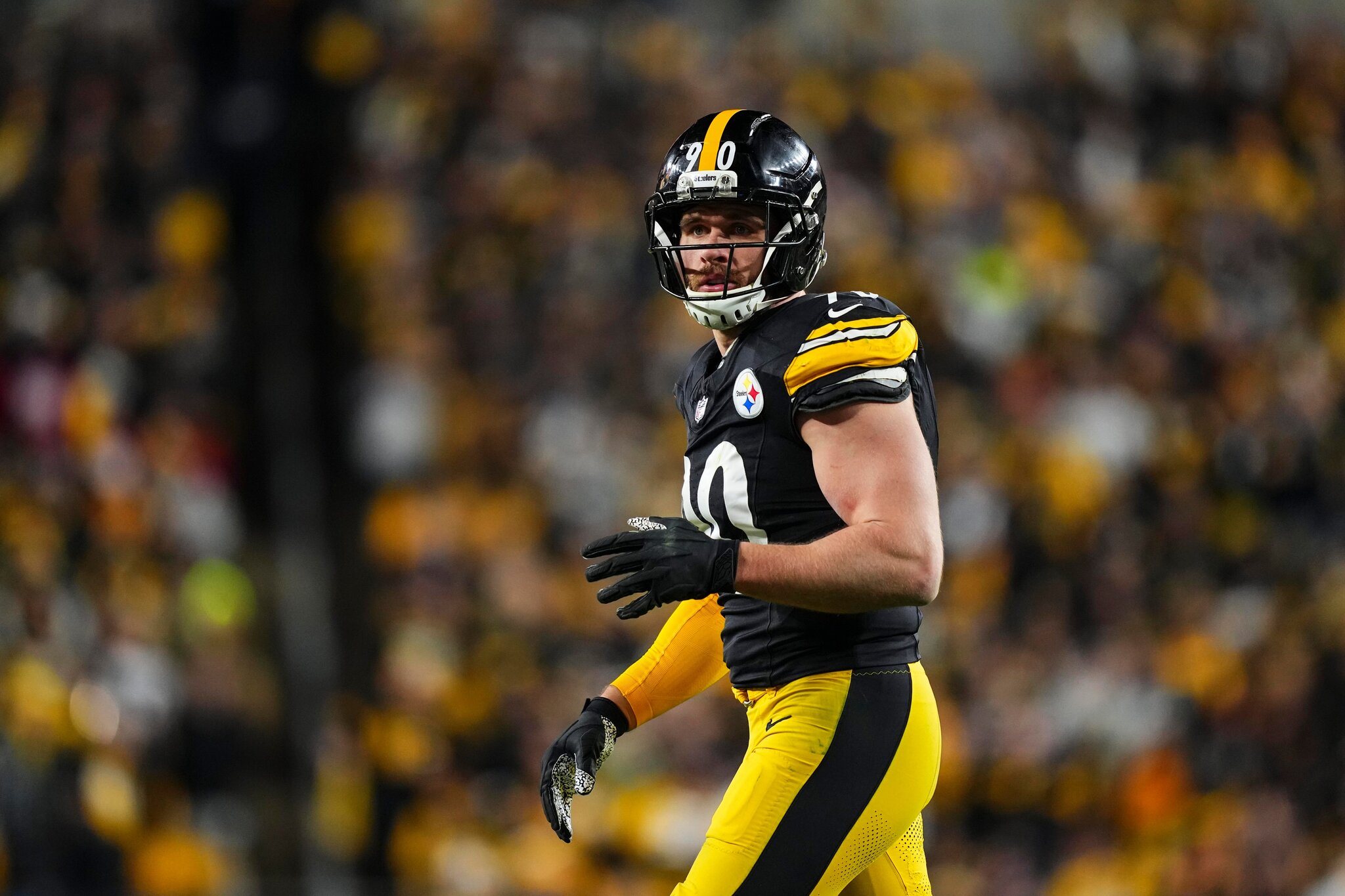 Former Badgers star falls 30 spots in NFL Top 100