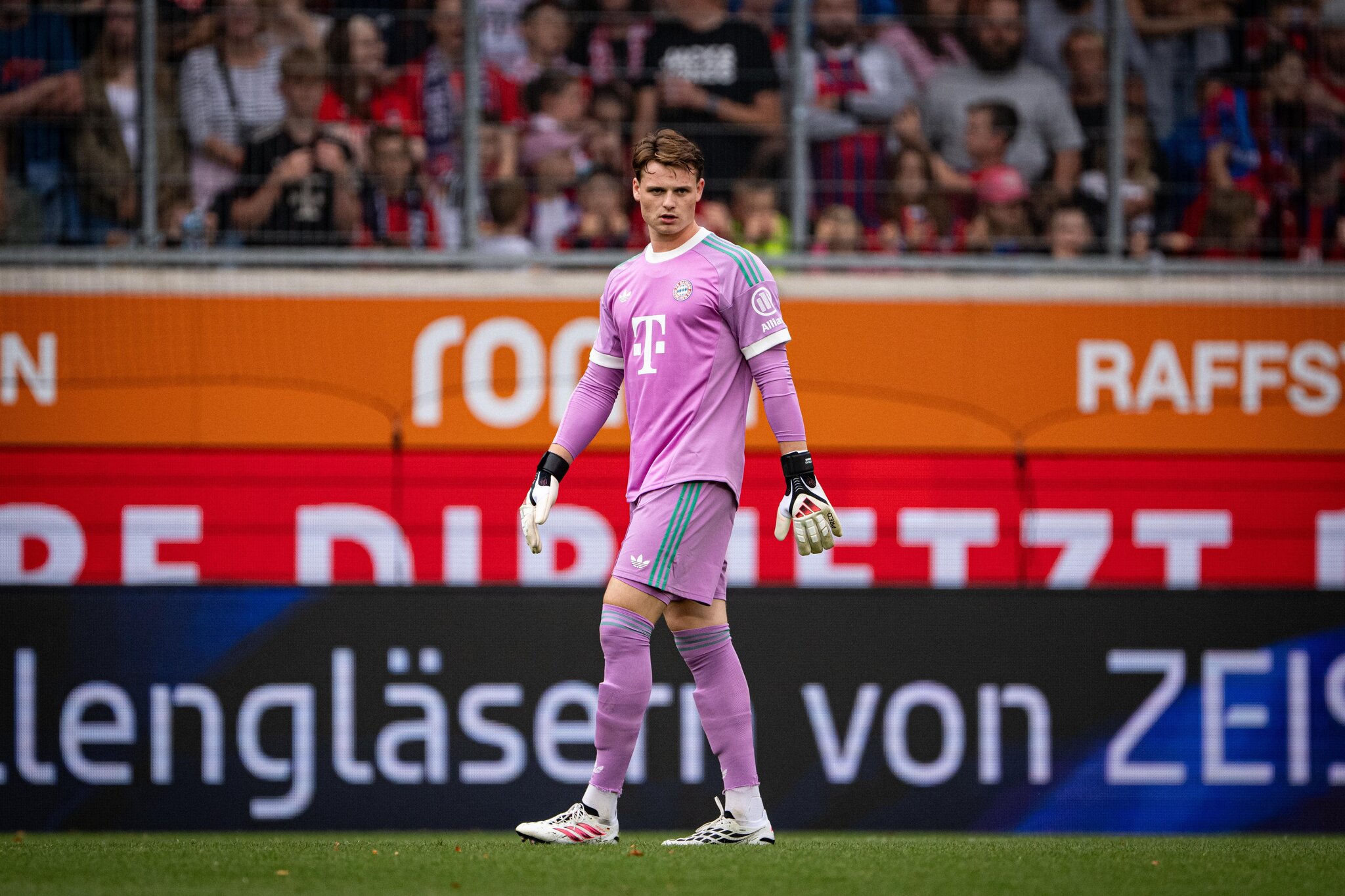 Jonas Urbig shares Vincent Kompany’s expectations for him