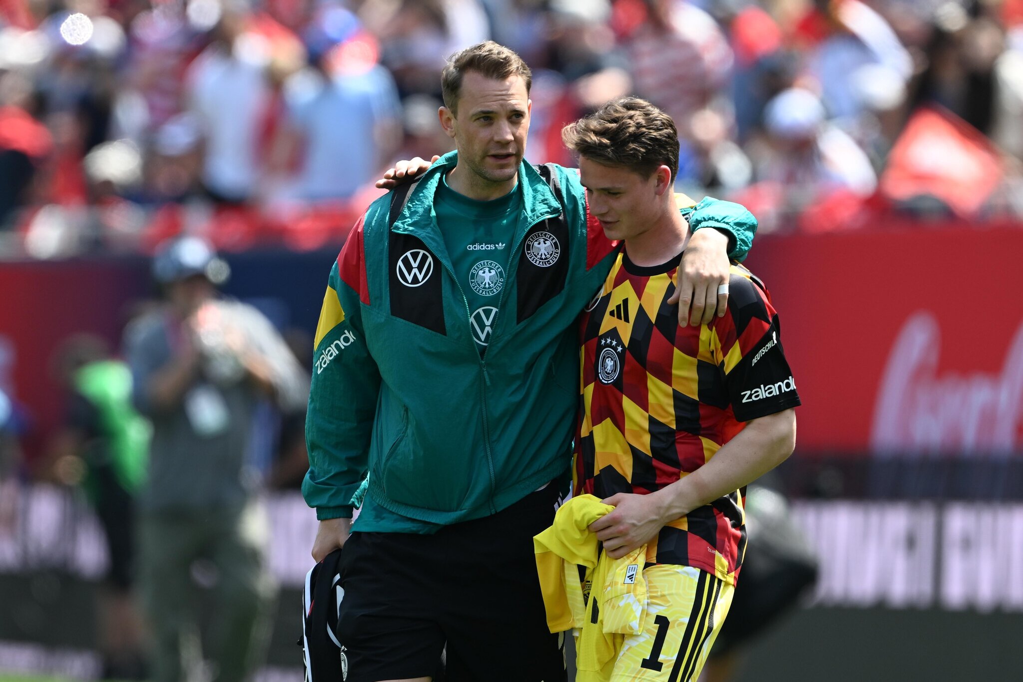 Jonas Urbig has nothing but praise for Bayern Munich’s Manuel Neuer