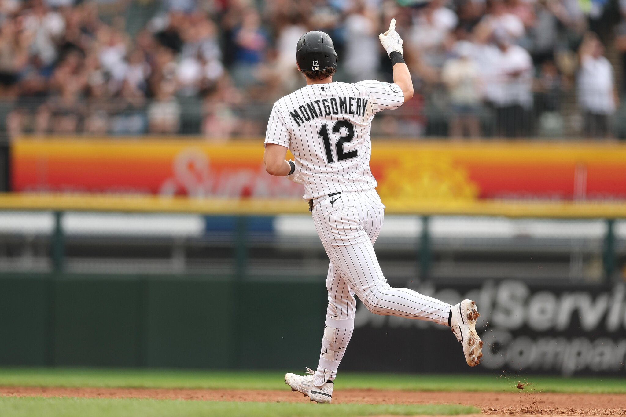 Bullpen shines on rainy day, as White Sox take key series from Guardians