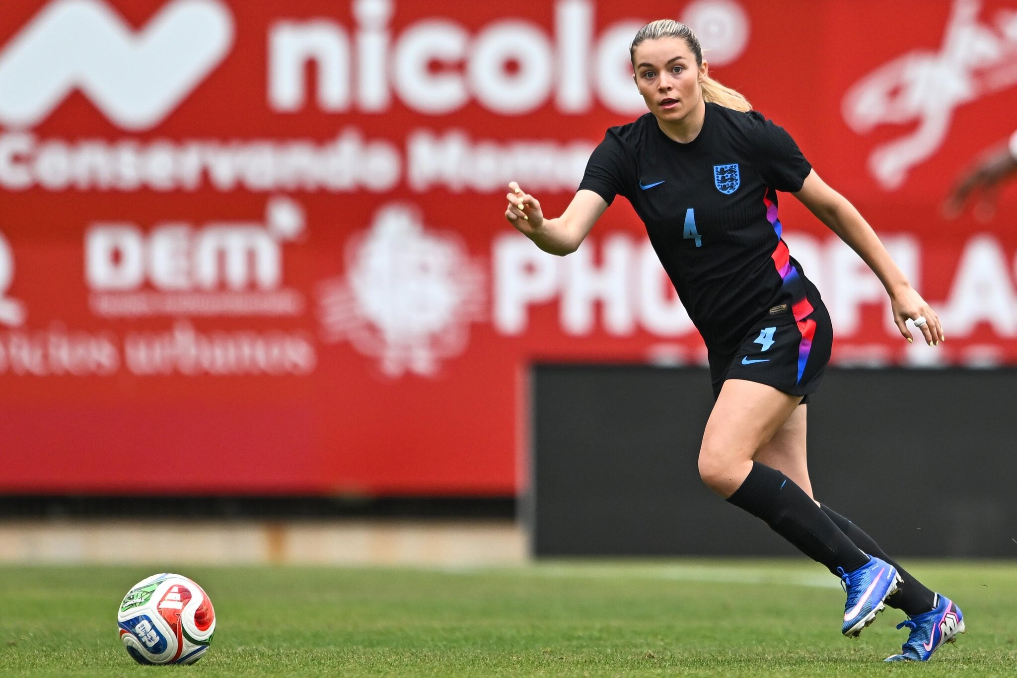 San Diego Wave acquire Laila Harbert from Arsenal