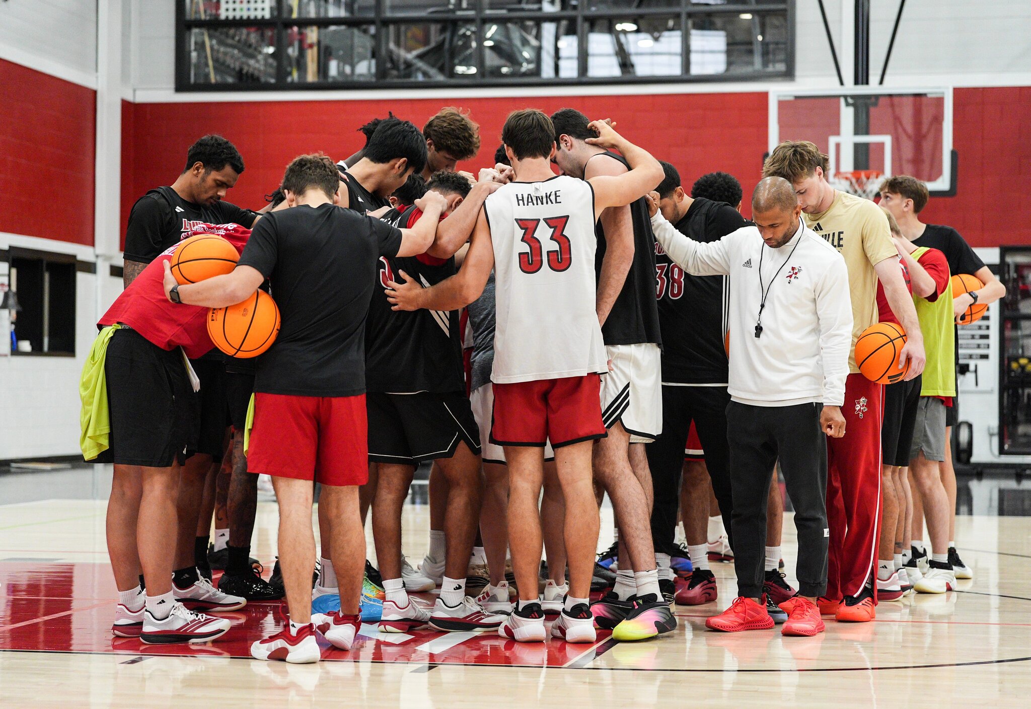 Why won't Louisville basketball fans be able to stream Bahamas game?