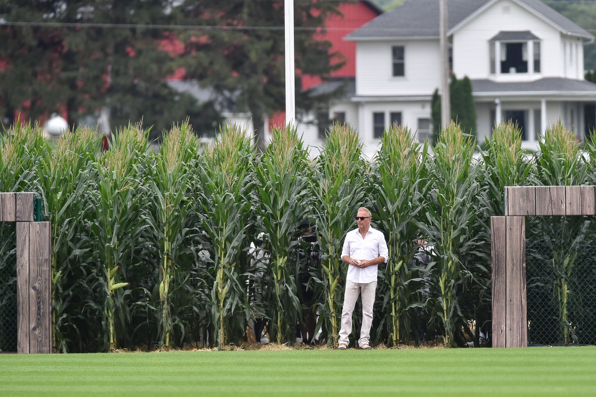 Over 25 members of baseball HOF to attend 'Field of Dreams' game