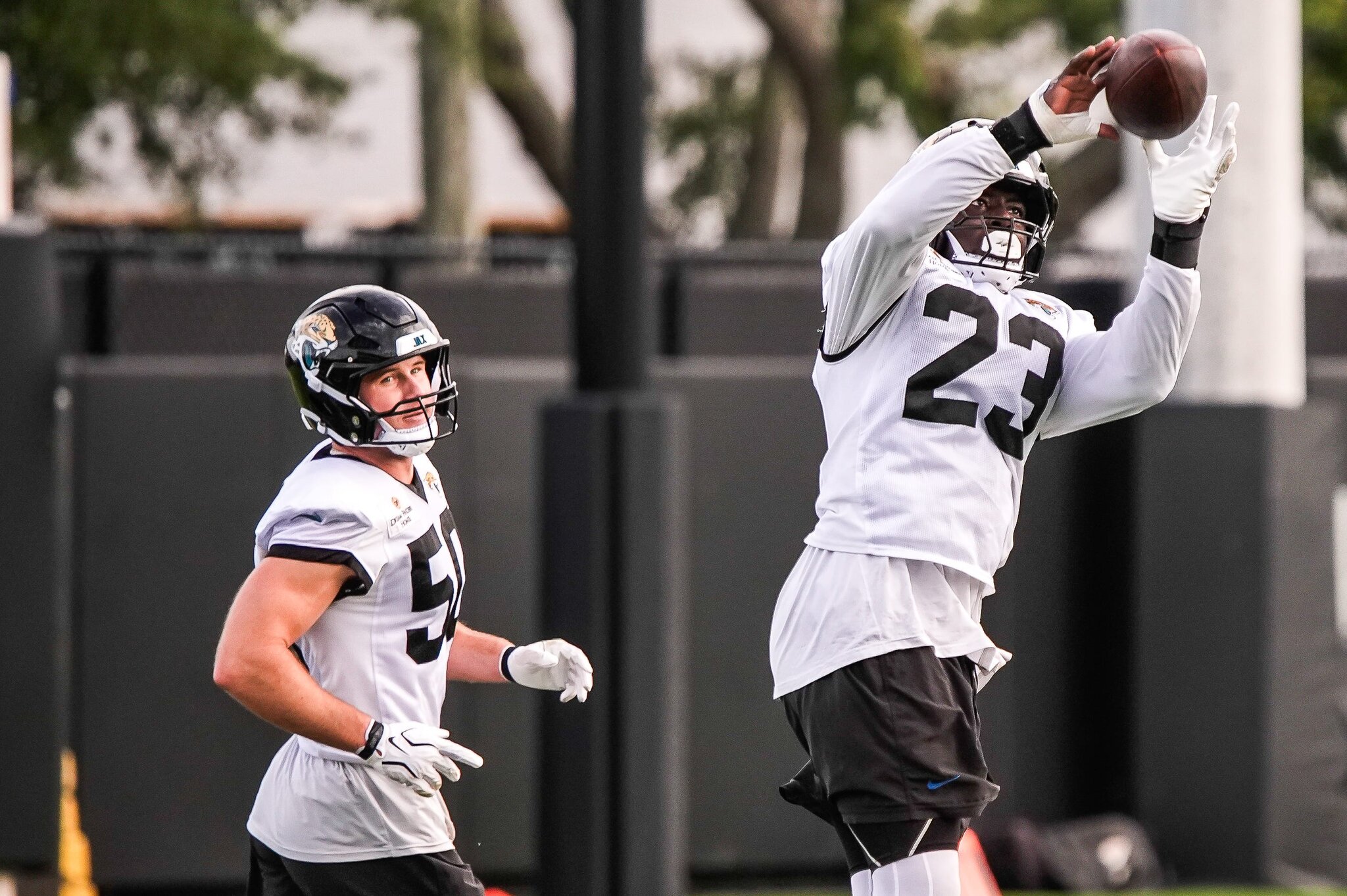 Travis Hunter listed as starter on defense in unofficial depth chart