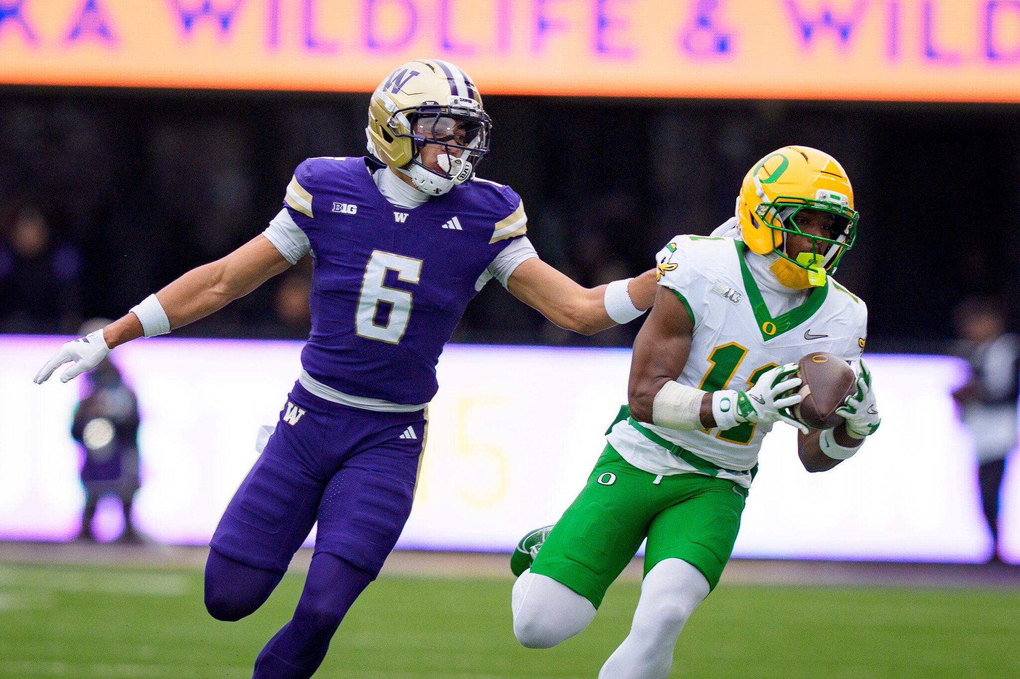 Oregon football depth chart projection. Who will start for the Ducks?