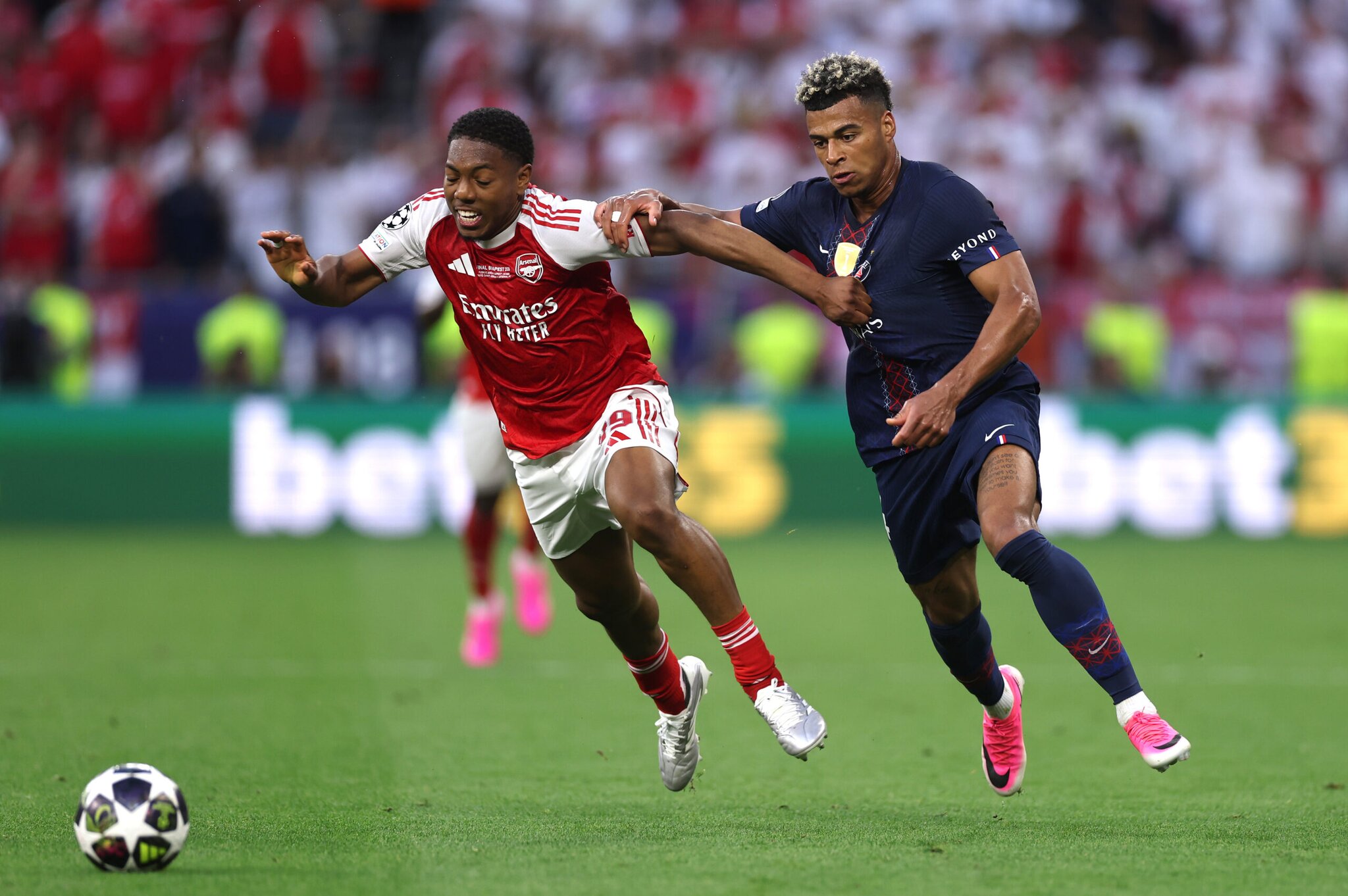 Manchester United Identify This Arsenal Full-Back As A Target: Should Carrick Snap Him Up?