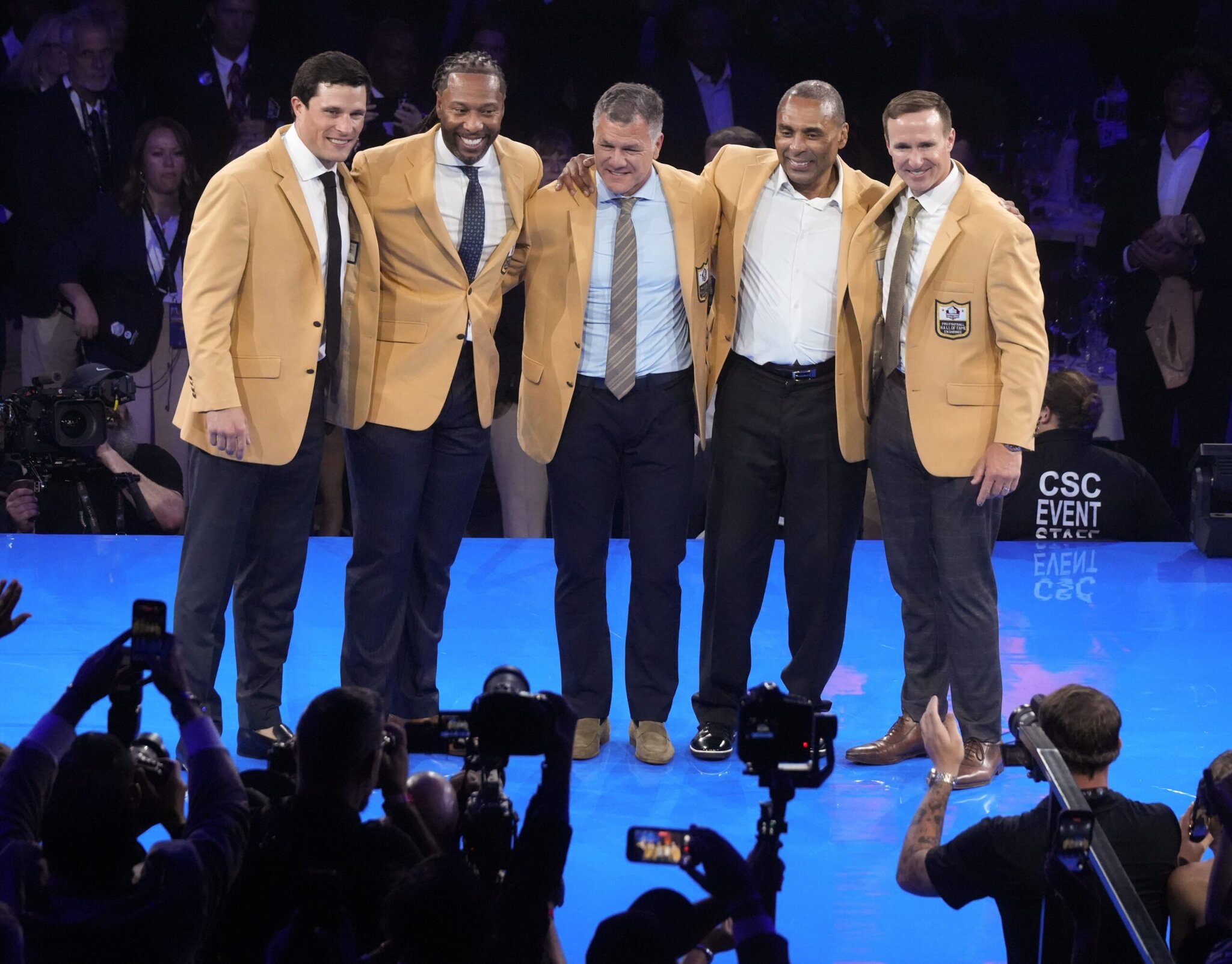 Fans react to the bronze bust reveals of Pro Football Hall of Fame Class of 2026