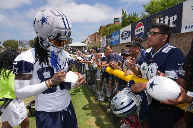 CeeDee Lamb unveils unconventional NFL training camp outfit