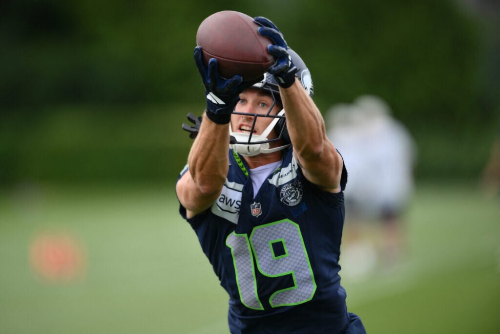 Seahawks make roster decision following season-ending injury