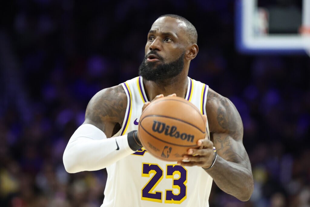 LeBron James works out with Tyrese Maxey after 76ers move