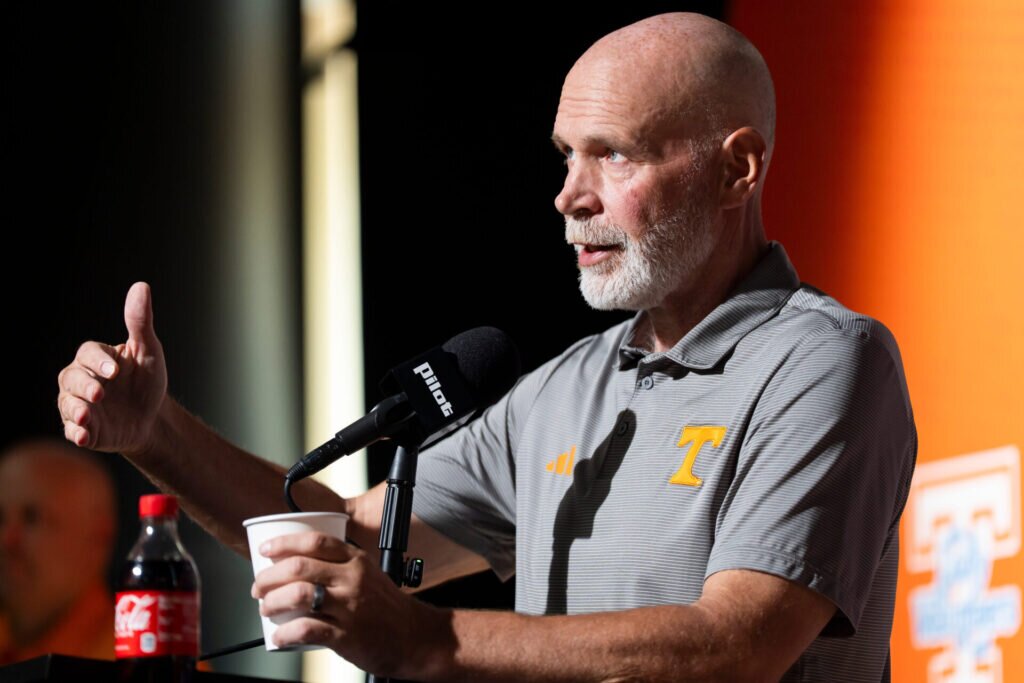 Tennessee football loses starting safety Edrees Farooq for 2026 season with torn patellar tendon