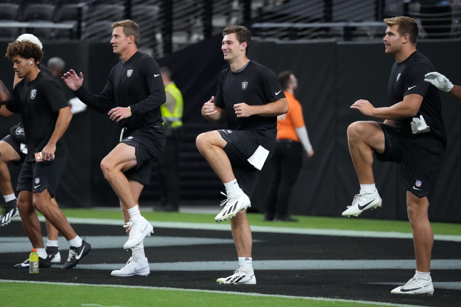 Klint Kubiak sends starting job warning to Kirk Cousins after Fernando Mendoza’s debut
