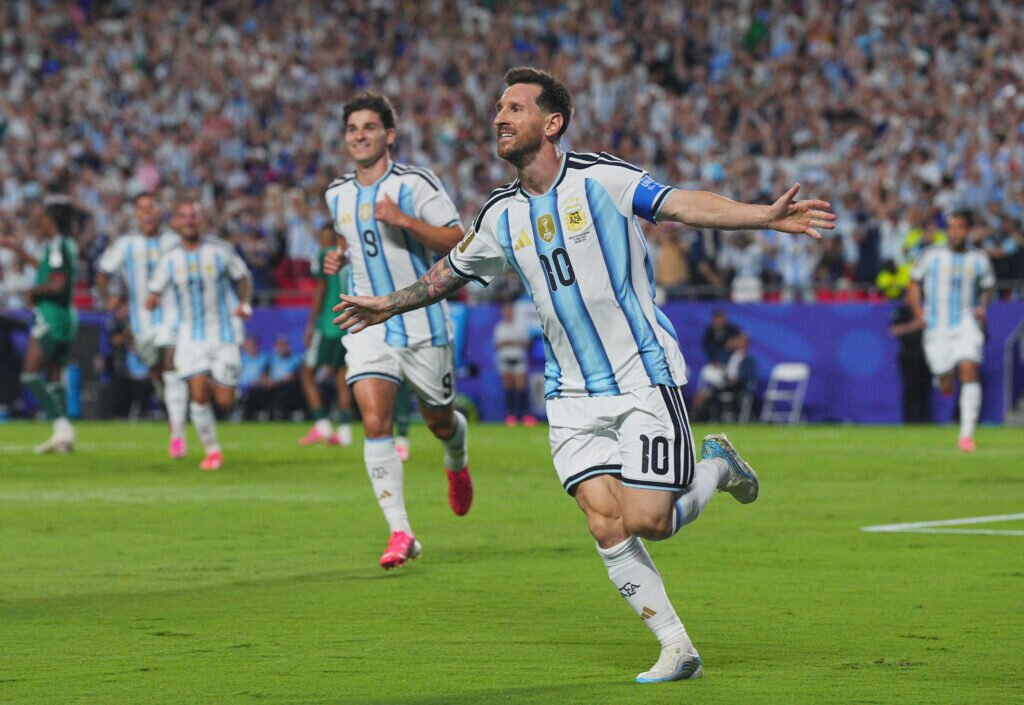 Former Argentina star shuts down retirement talk involving Lionel Messi