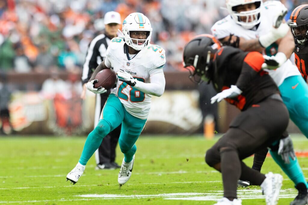 Fantasy football RB rankings & tiers: De’Von Achane up, Derrick Henry down