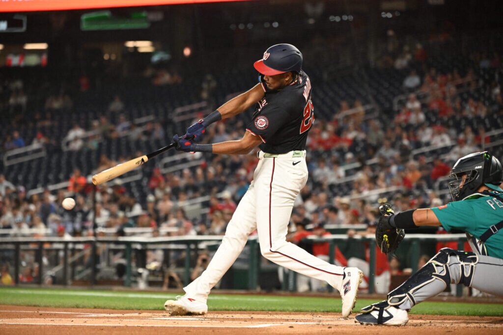 NL MVP candidate placed on IL with oblique strain
