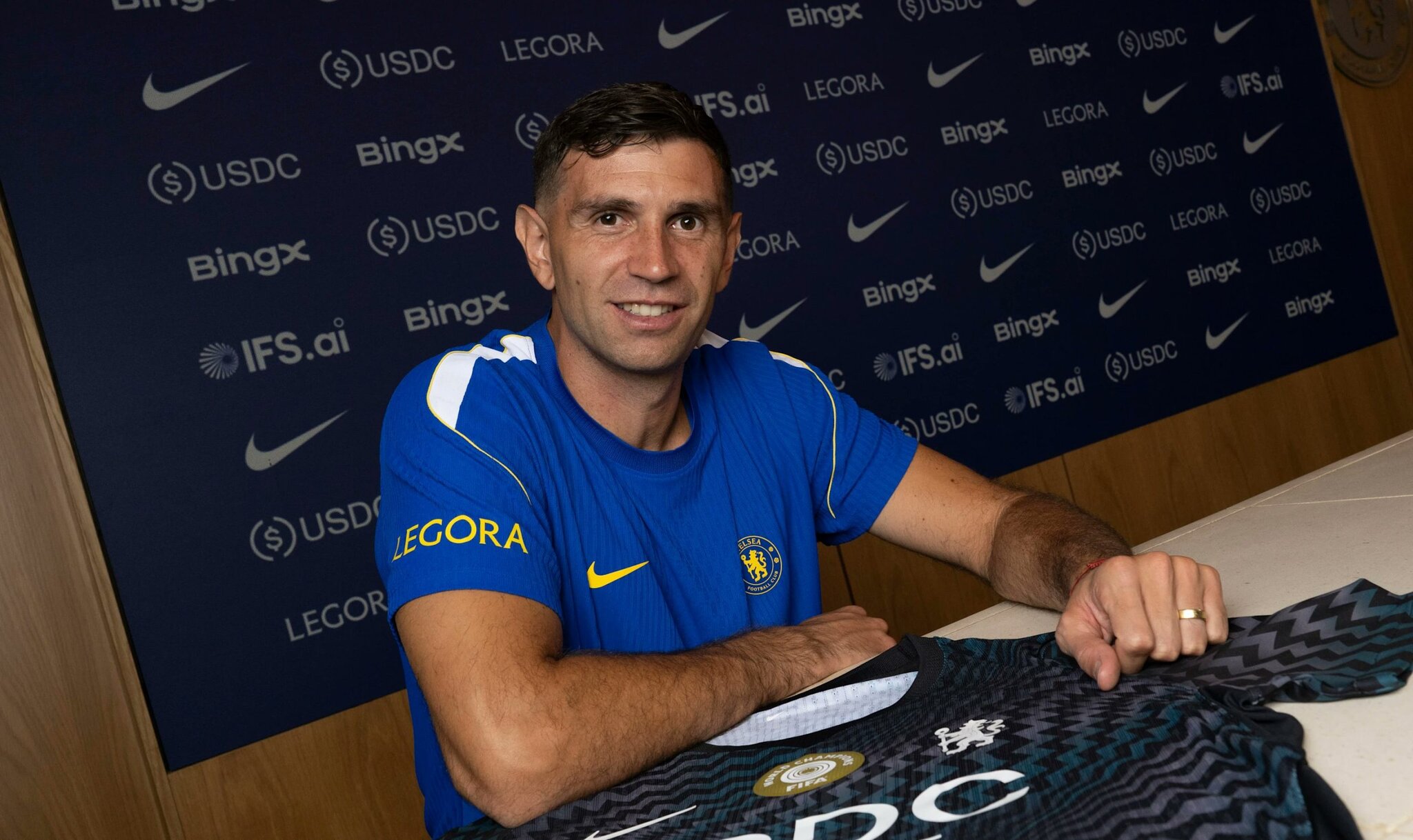 OFFICIAL: Chelsea sign Emi Martinez as full first team upgrade continues