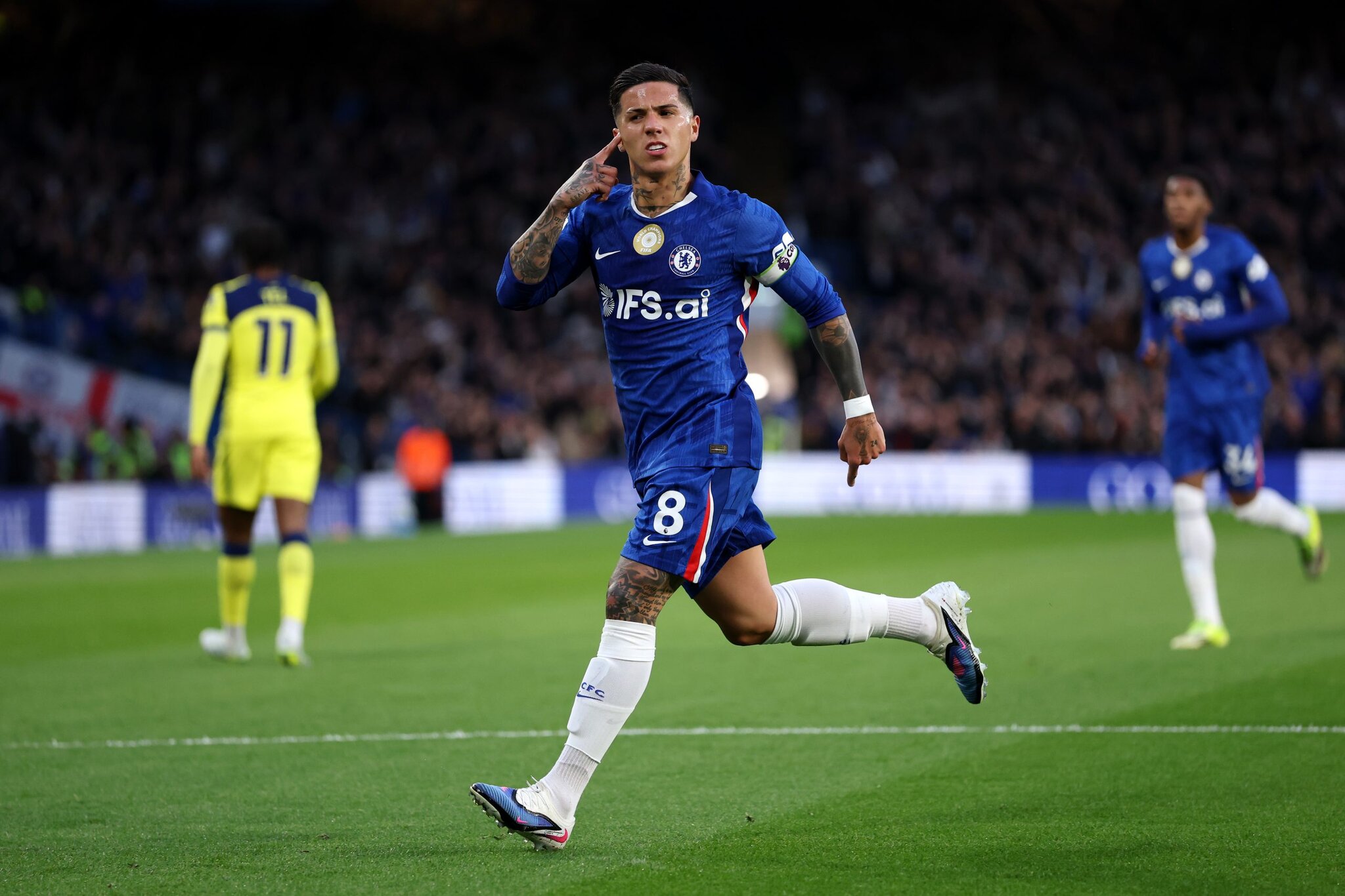 Chelsea want £120m for starting midfielder; Barcelona signing could change everything