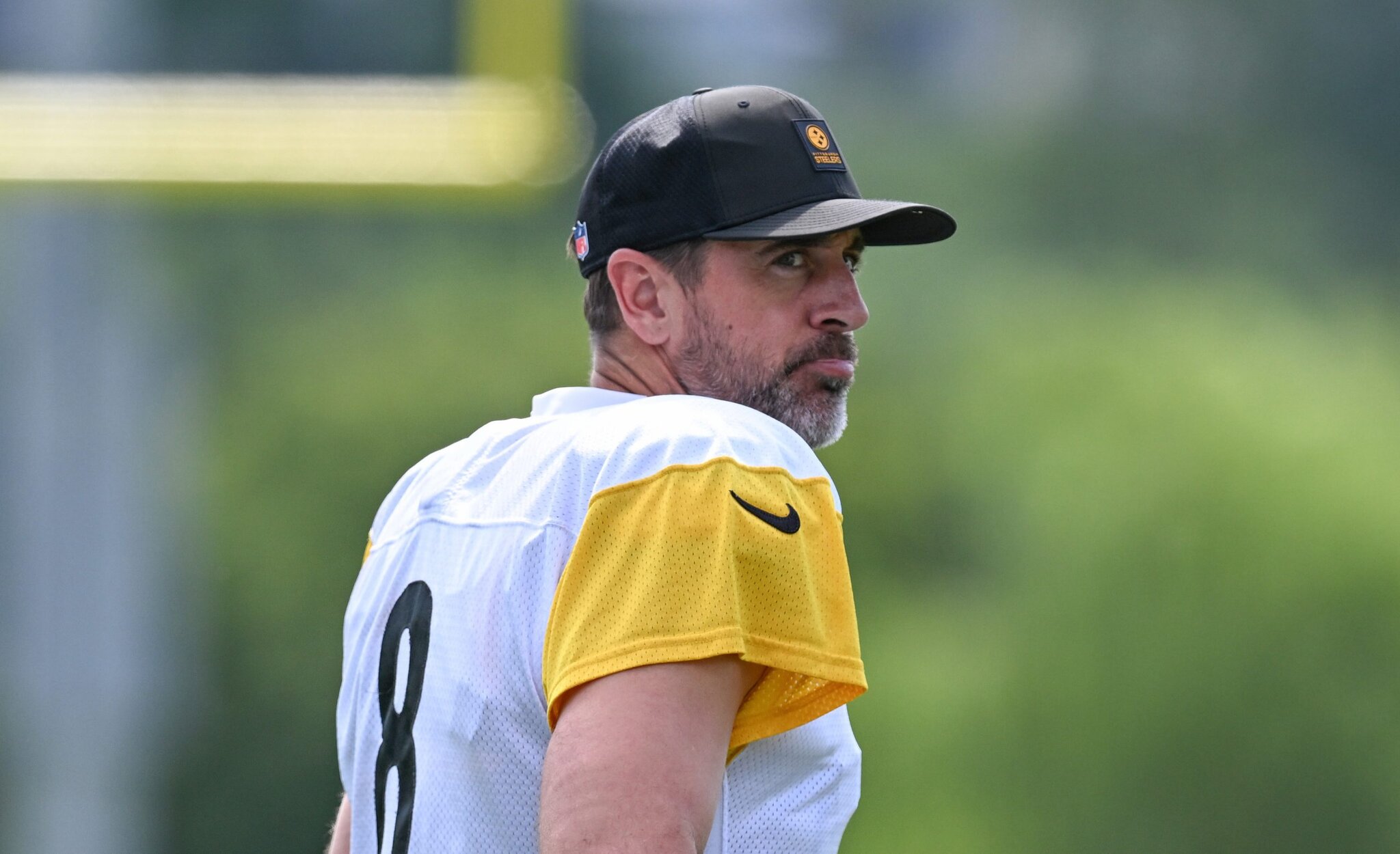 He’s just keeping it straight 100’: Former NFL star agrees with Aaron Rodgers after controversial interview