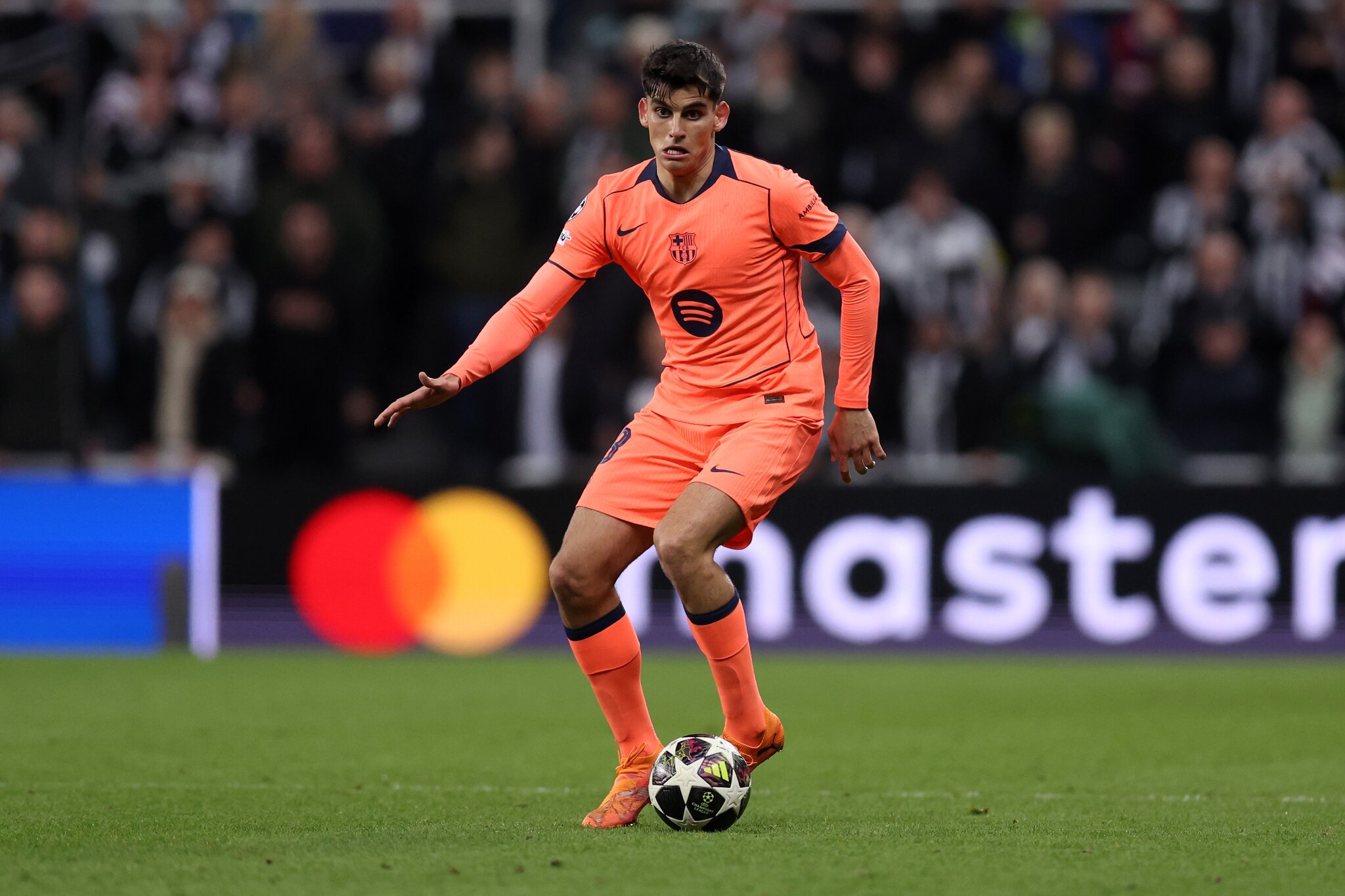 Milan Said to Be Interested in Barcelona Center-Back