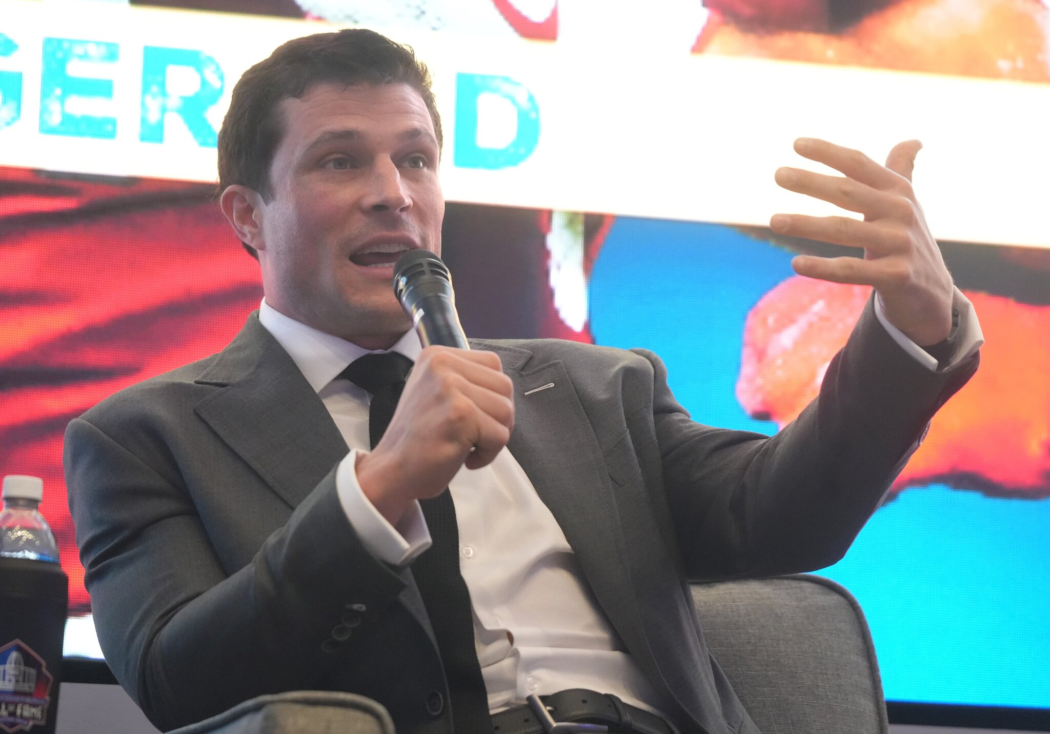 Luke Kuechly will be Netflix's top NFL game analyst