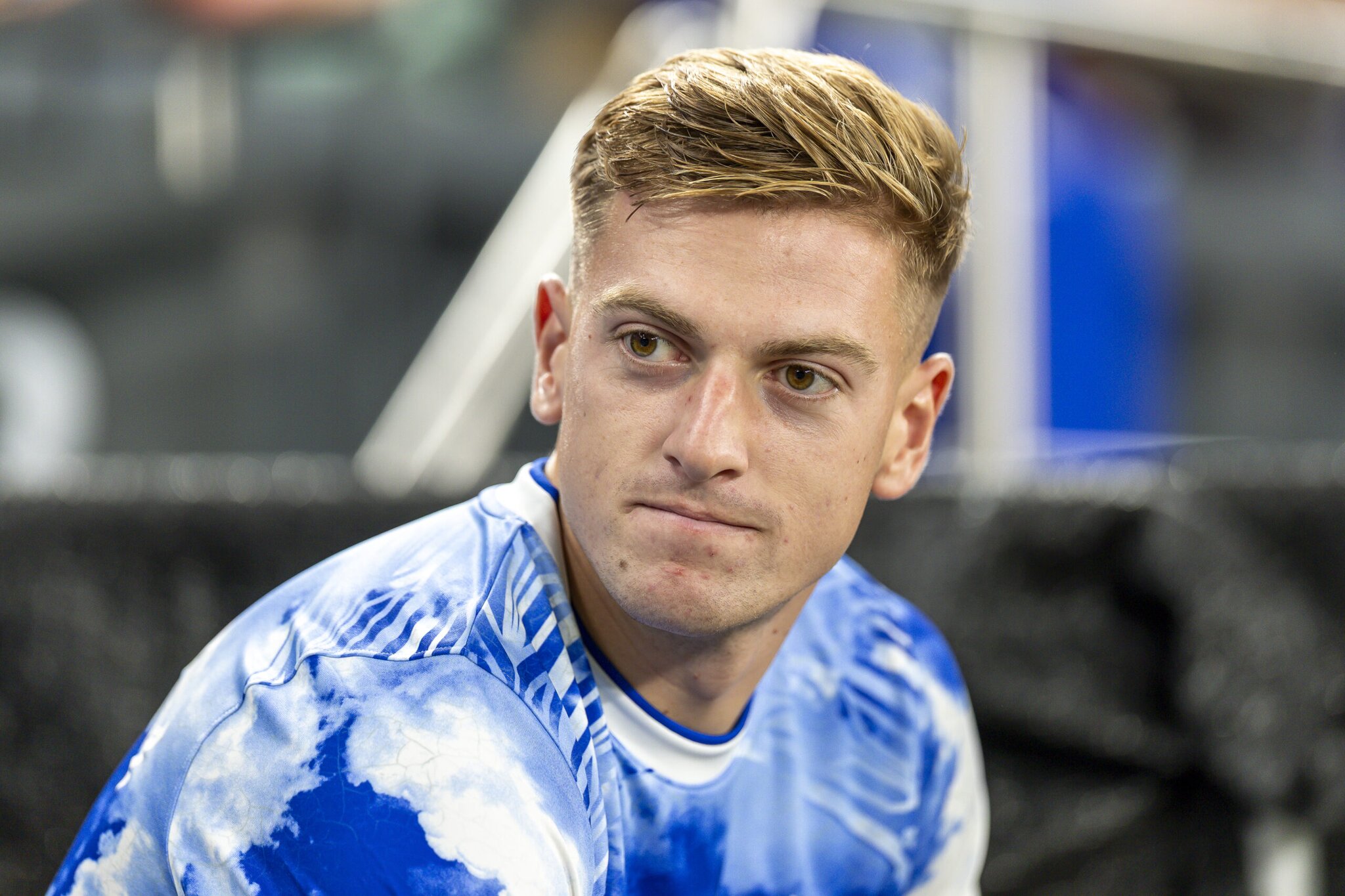 Como make loan move to sign out-of-favour Chelsea forward