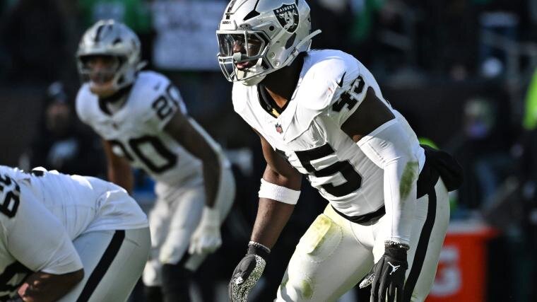 Lions make surprise move, sign former All-Pro Devin White