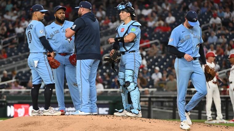 Blue Jays' Shane Bieber goes through every pitcher's nightmare