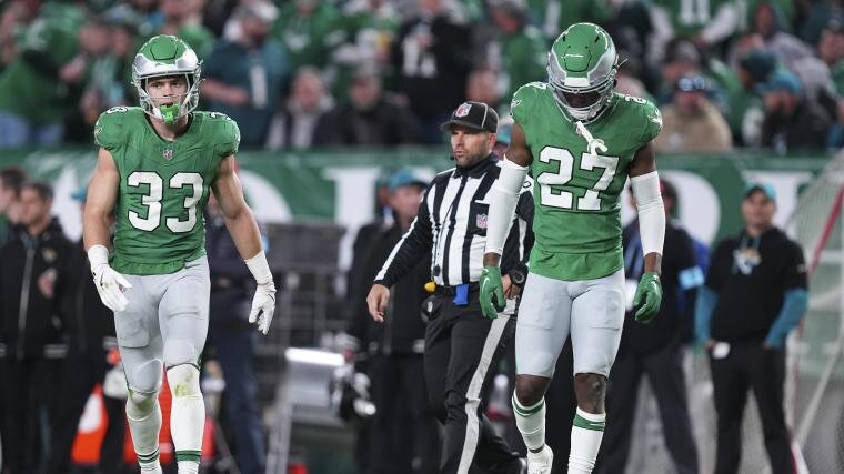 Eagles' defensive pair not focused on contract extension talks
