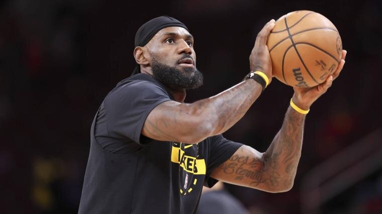 Cowboys seize LeBron James news to swipe at Eagles