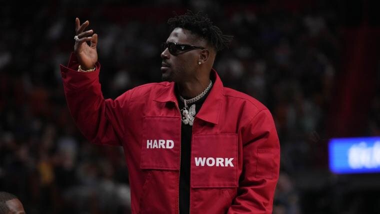 Antonio Brown presses Stephen A. Smith after Kyrie Irving ‘stupid’ walk-back