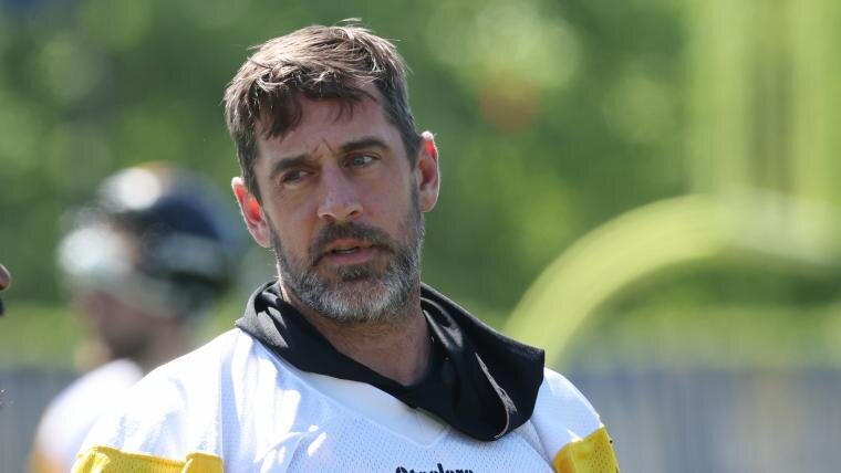 Aaron Rodgers has reason to worry about Steelers' 2026 outlook