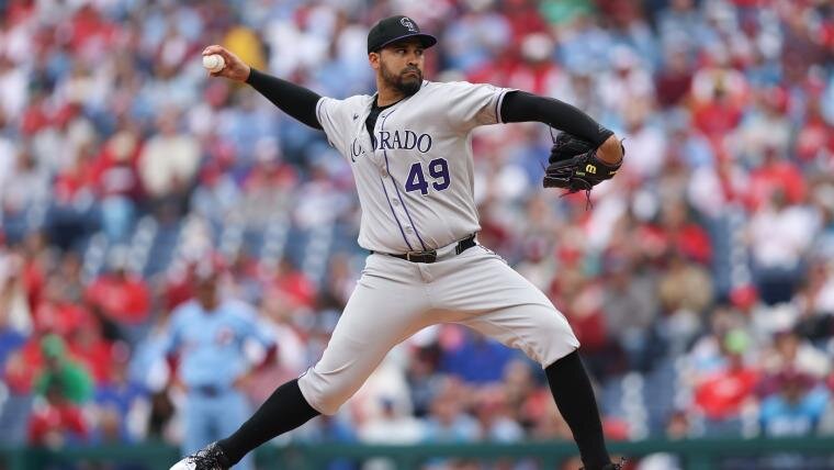 Brewers acquire Antonio Senzatela from Rockies in deadline deal