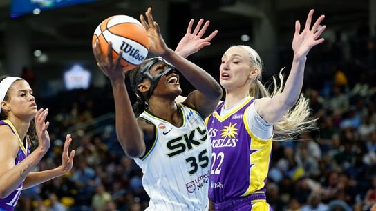 Sparks lose 7 of last 8 games after Sky's big fourth quarter