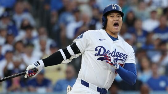 Dodgers give Shohei Ohtani day off due to knee soreness