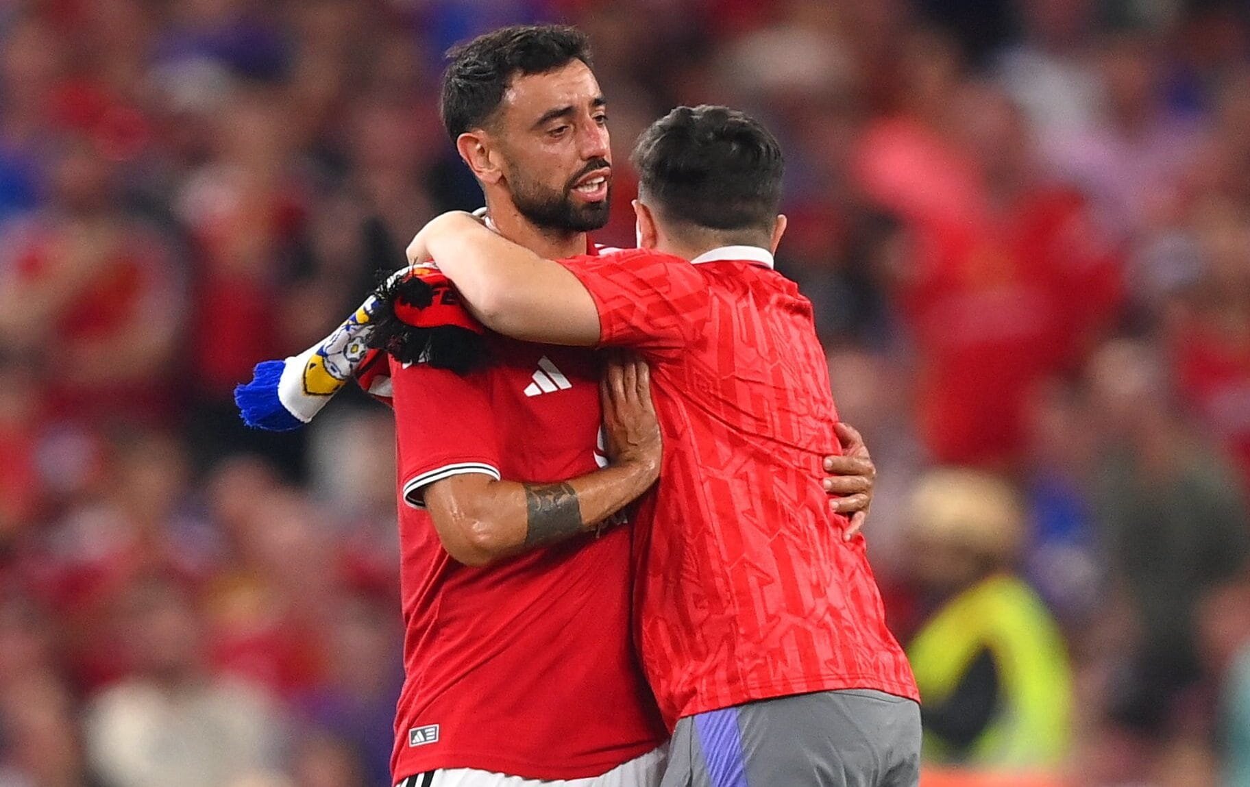 Selfie-seekers bring Man Utd vs Leeds match to premature end