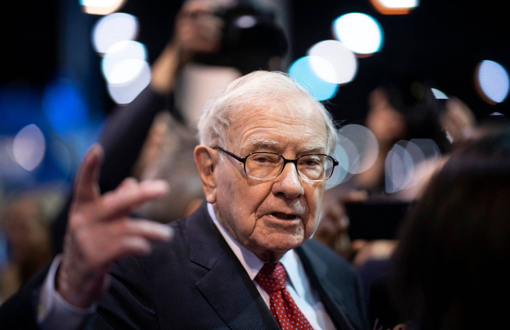 Warren Buffett sends investors 10-word stock market warning