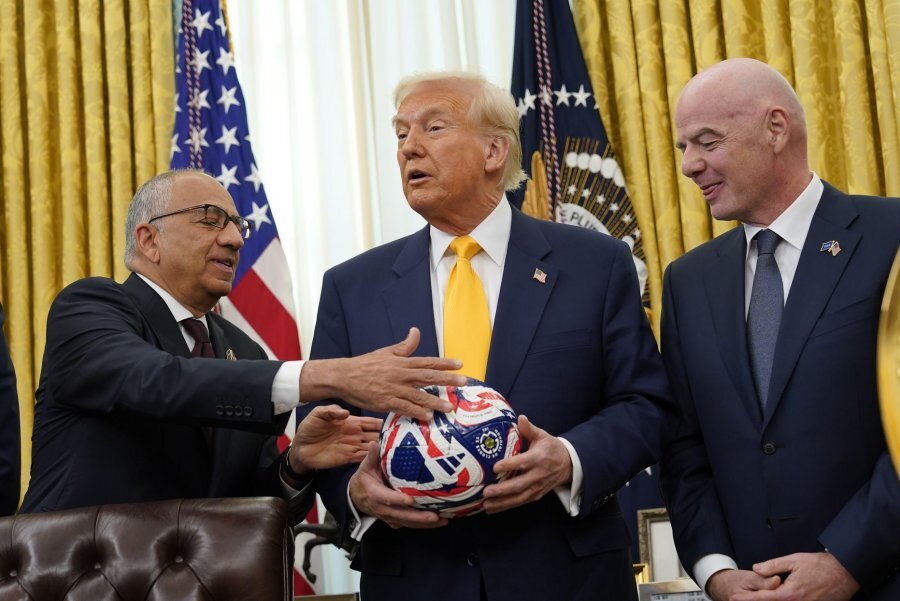 Gianni Infantino adviser quits over FIFA World Cup stake sale plan