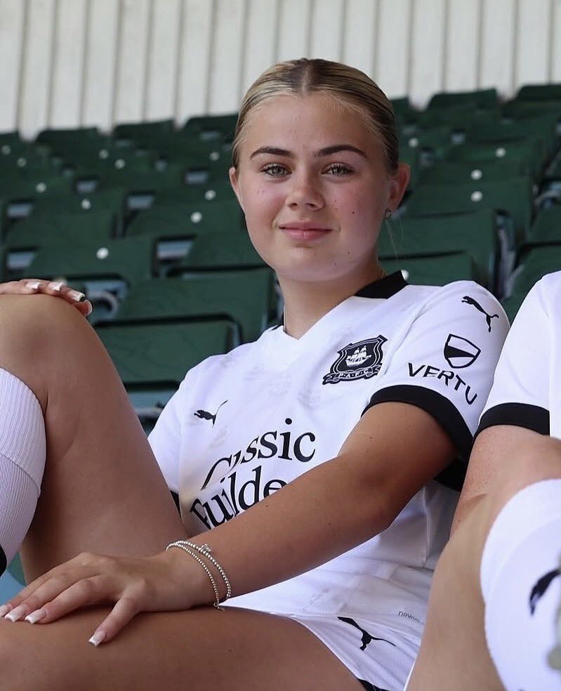 Torquay United Star Roxy Thomas, 18, Diagnosed With Brain Tumor