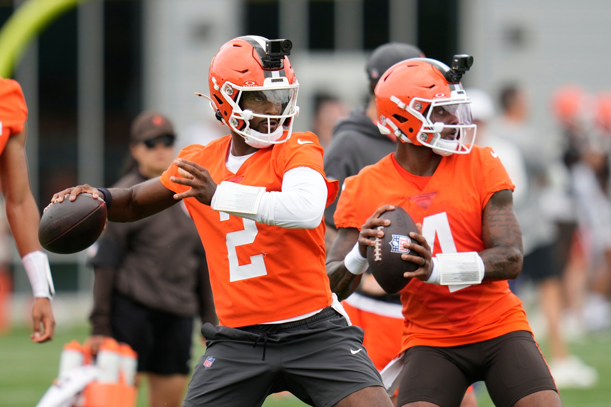 Browns name starting quarterback, sources say