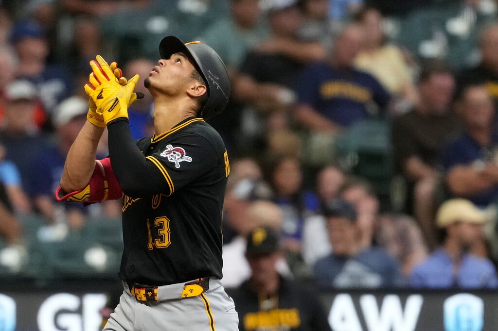 Pirates' Endy Rodríguez out for extended period after hip surgery