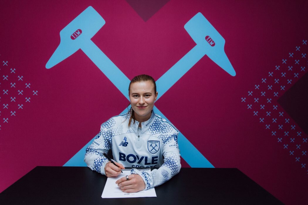 West Ham United midfielder Siren signs new two-year deal
