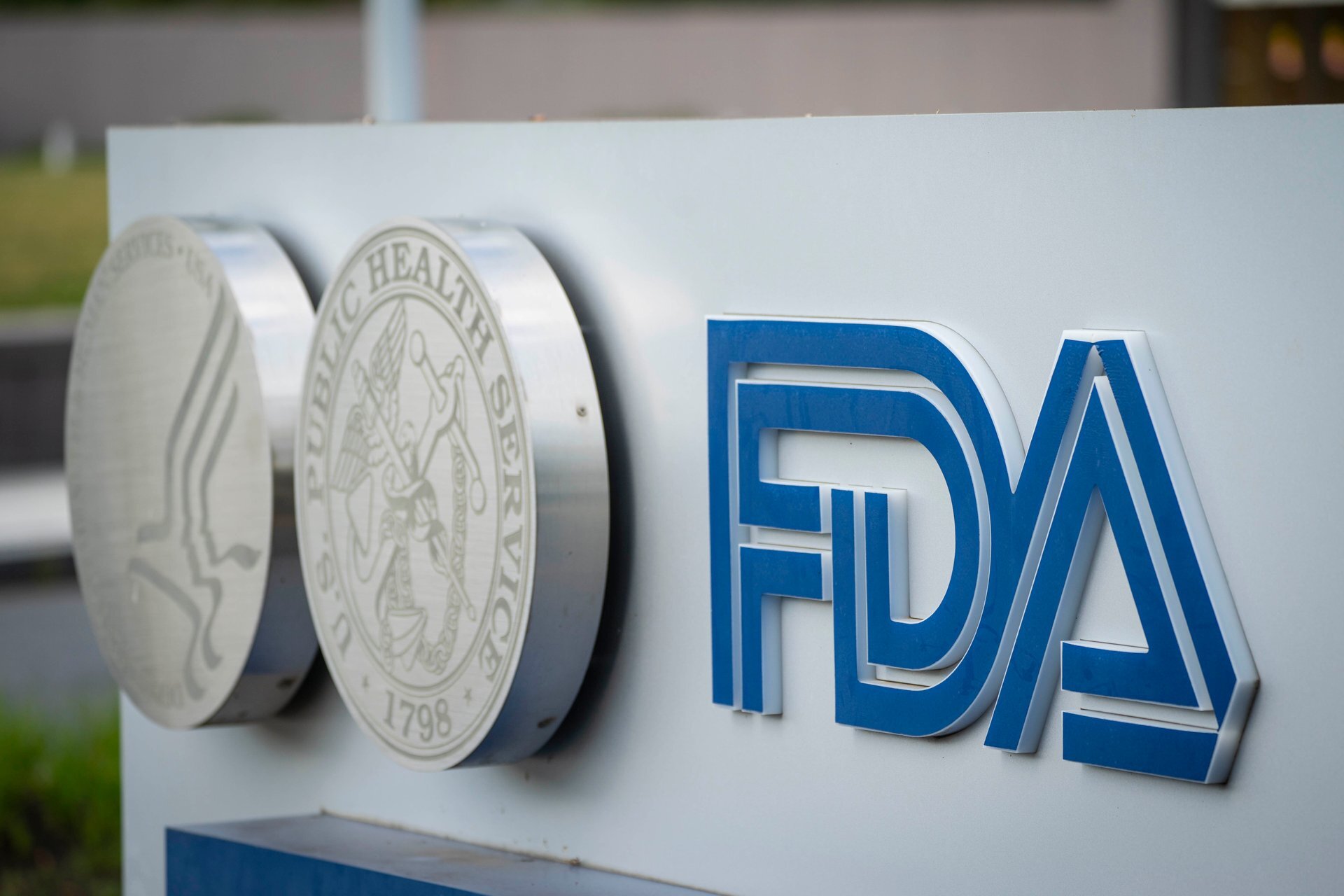 Roche, Eli Lilly's Alzheimer's blood test gets FDA clearance