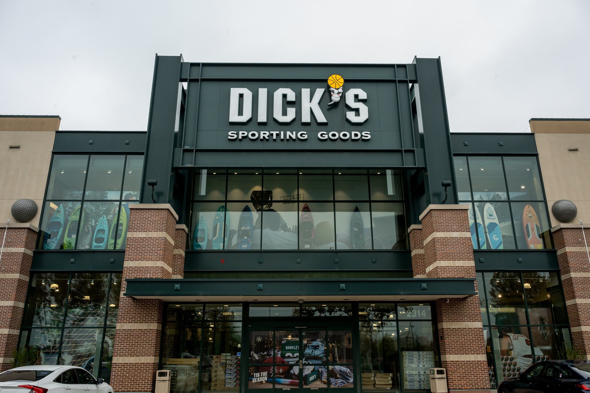 Dick's Sporting Goods stock sinks after Foot Locker drags down earnings and outlook